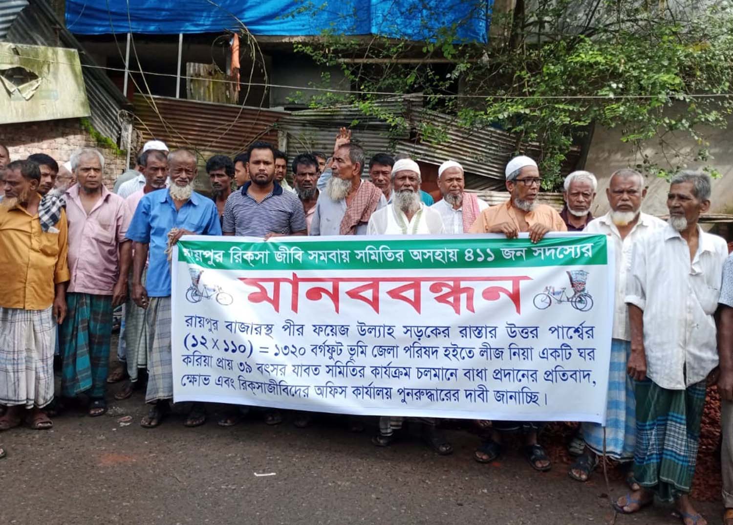 উপজেলা মার্কেট নির্মাণ কাজ বন্ধ করে দিলেন মেয়র