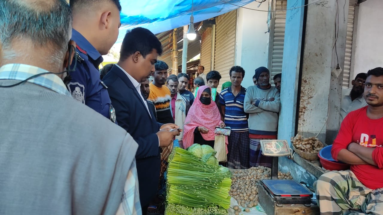 বাগেরহাটে ভোক্তা অধিকার অভিযানে জরিমানা