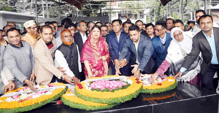 বঙ্গবন্ধুর প্রতিকৃতিতে স্পিকারের শ্রদ্ধা