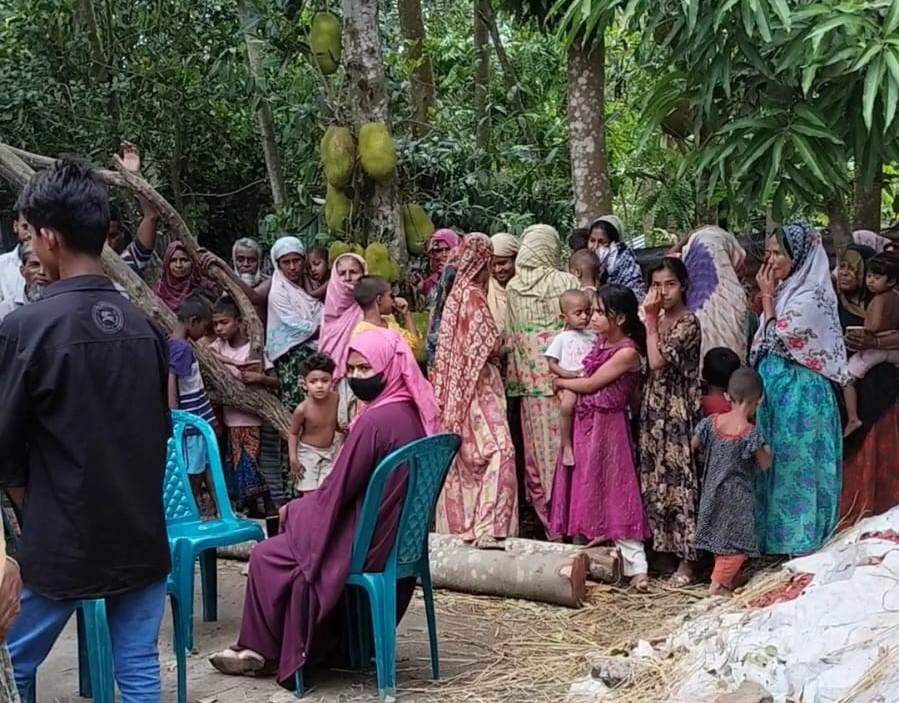 প্রবাসী স্বামীকে ডিভোর্স, ‘বিয়ের দাবিতে প্রেমিকের বাড়িতে তরুণী’