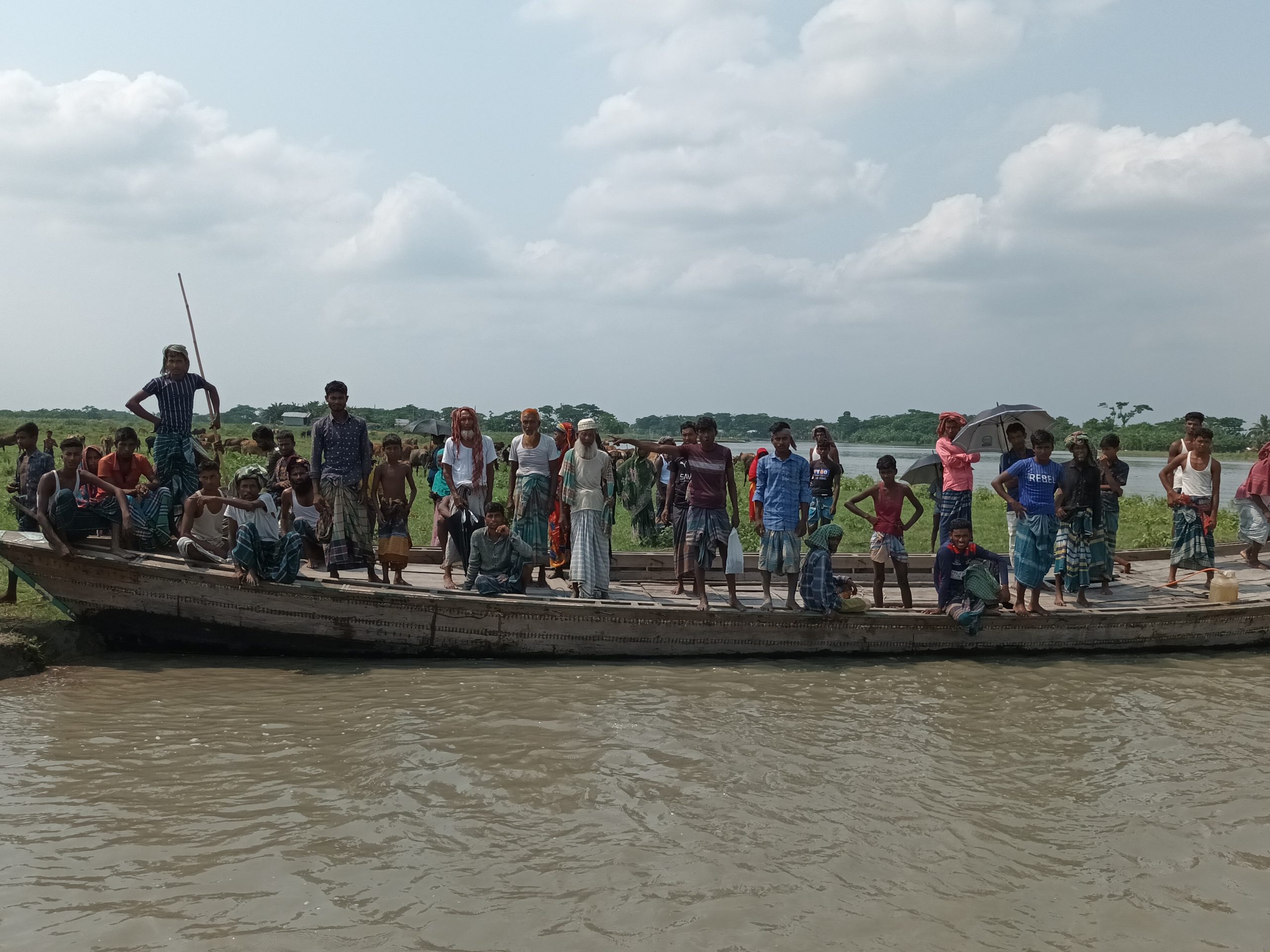 দস্যুর দখলে দ্বীপ চর মেঘা, প্রায় কোটি টাকার সয়াবিন লুট