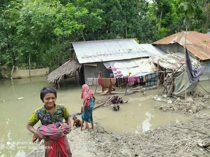 মোরেলগঞ্জে ঘূর্ণিঝড় রেমালে পানিবন্দি প্রায় ৩লাখ মানুষ, ১ শিশুর মৃত্যু