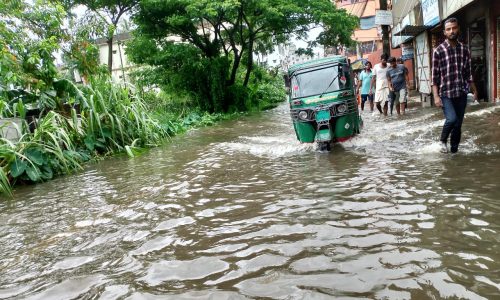 জলজটে স্থবির চট্টগ্রাম নগরীর জীবনযাত্রা