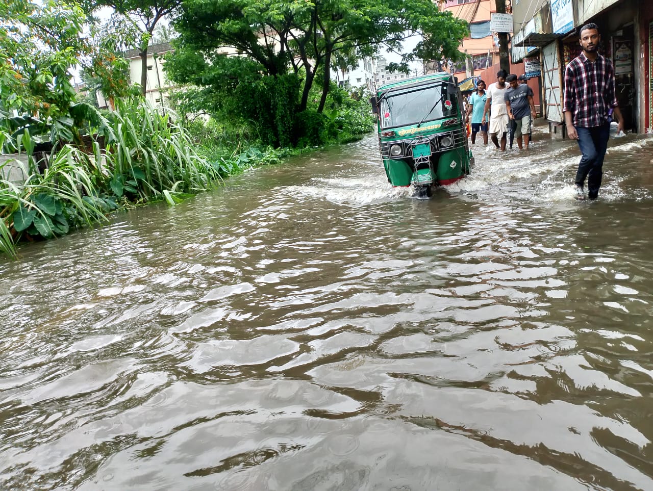 জলজটে স্থবির চট্টগ্রাম নগরীর জীবনযাত্রা