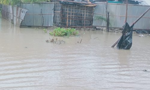 বাঁশখালীতে পানিবন্দি দুই শতাধিক পরিবার, বিপর্যস্থ জনজীবন