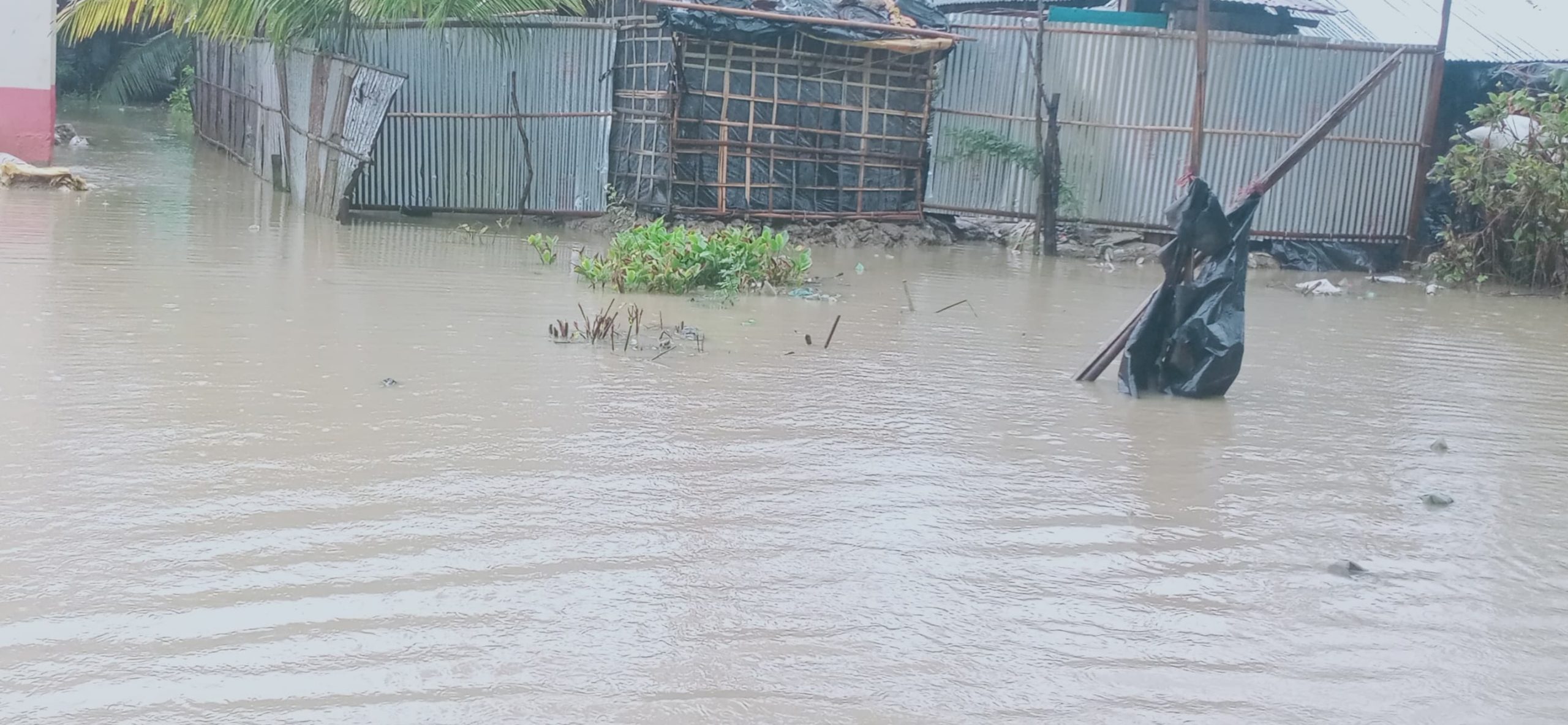 বাঁশখালীতে পানিবন্দি দুই শতাধিক পরিবার, বিপর্যস্থ জনজীবন