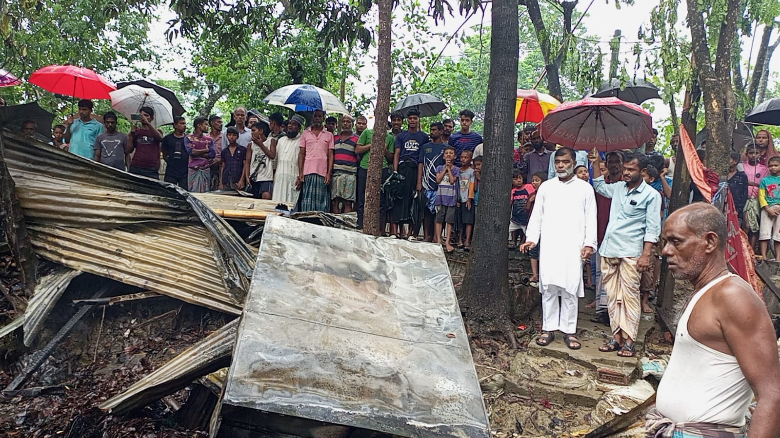 রাউজানে আগুনে পুড়েছে ৩ বসতঘর