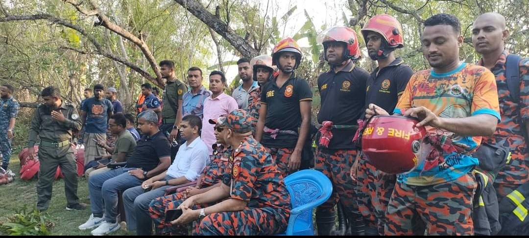 সুন্দরবনে আগুন নেভানোর চেষ্টা চলছে