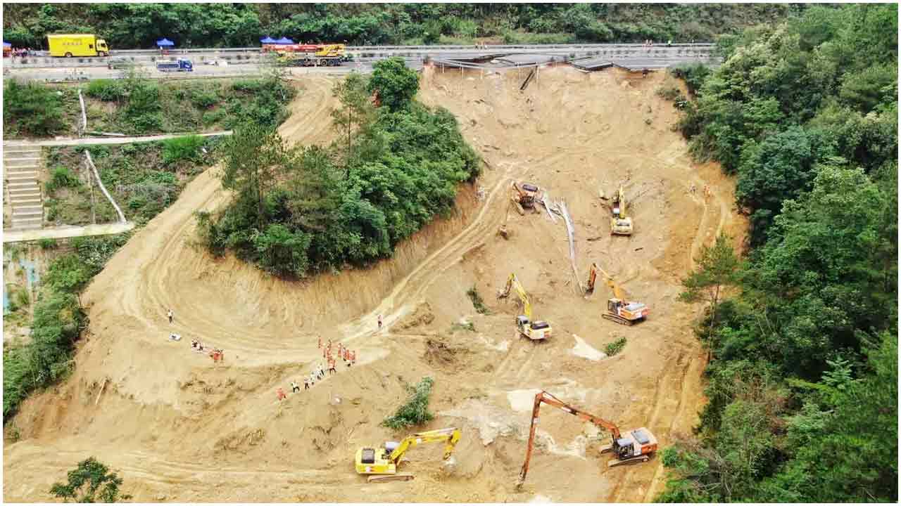 চীনে মহাসড়কে ধস, প্রাণহানি বেড়ে ৪৮