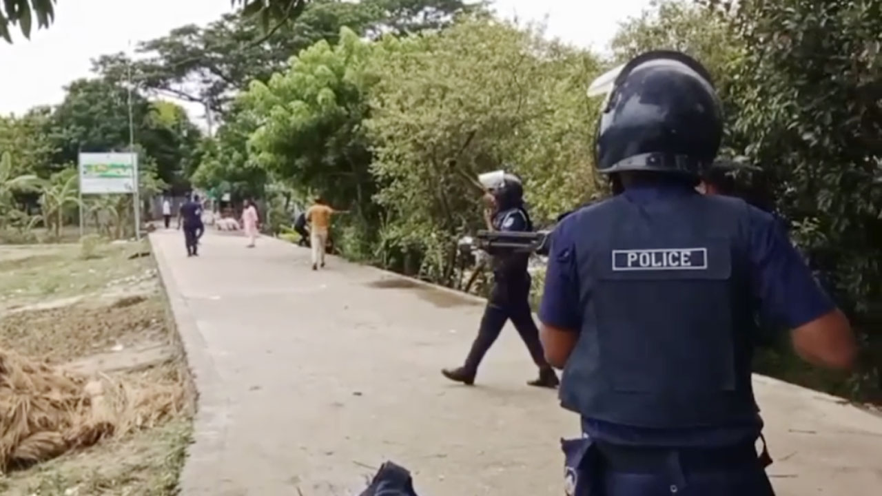 মুন্সীগঞ্জে দুই চেয়ারম্যান প্রার্থীর সমর্থকদের মধ্যে গোলাগুলি