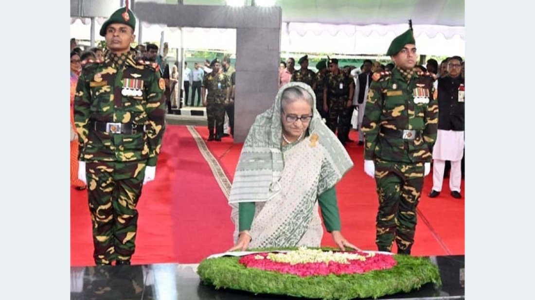 আ.লীগের প্লাটিনাম জয়ন্তীতে জাতির পিতার প্রতিকৃতিতে প্রধানমন্ত্রীর শ্রদ্ধা