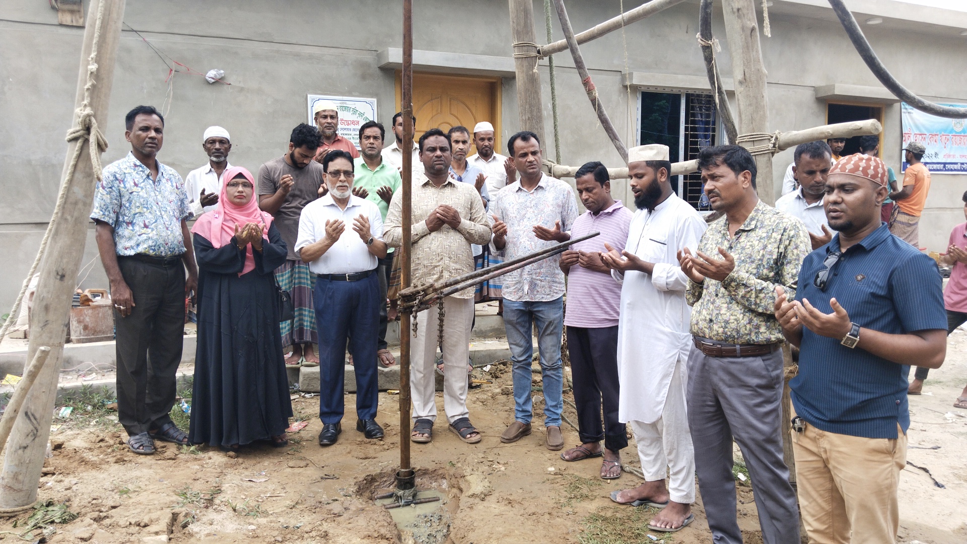 দোহাজারী পৌরসভায় ৫টি গভীর নলকূপ স্থাপন কাজের উদ্বোধন