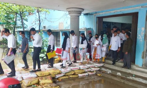 বৃষ্টি ও যানজটে দুর্ভোগে চট্টগ্রামের এইচএসসি পরীক্ষার্থীরা