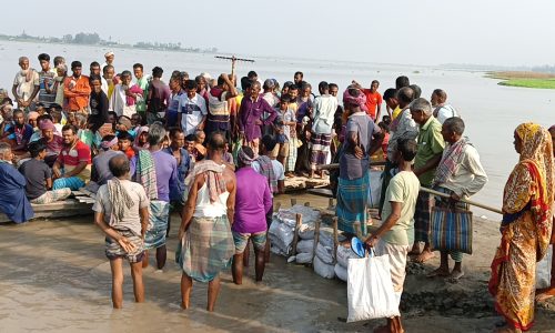 উলিপুরে তিস্তার চরাঞ্চলে কাজের সন্ধানে শ্রমিকের ঢল