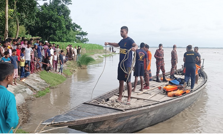 উলিপুরে নৌকা ডুবির চতুর্থ দিনে শিশুর মরদেহ উদ্ধার, নিখোঁজ ৫