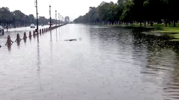 দিল্লিতে রেকর্ড বৃষ্টিতে ১১ জনের মৃত্যু