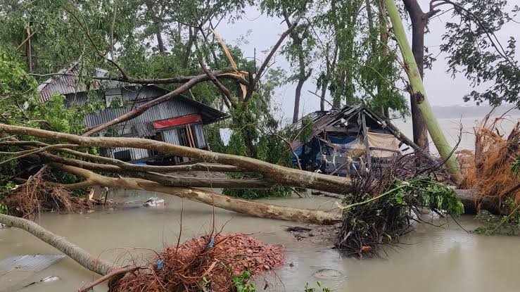 বন্যায় মোরেলগঞ্জে ৩০ হাজার গ্রাহক বিদ্যুৎ বিচ্ছিন্ন