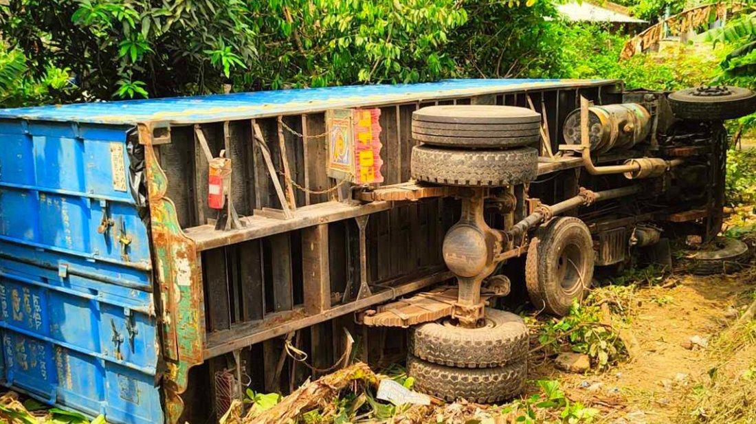 মসজিদে যাওয়ার পথে কাভার্ডভ্যানচাপায় প্রাণ গেলো দুই মুসল্লির