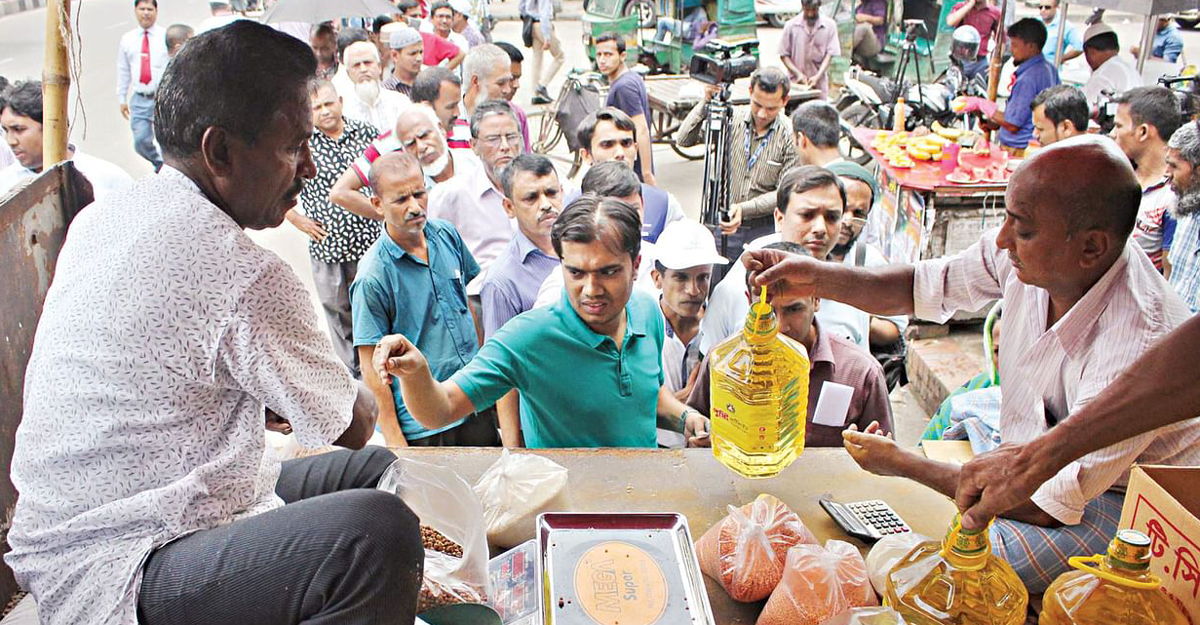 চি‌নি ৭০, সয়াবিন তেল ১০০ টাকায় বি‌ক্রি করবে সরকার