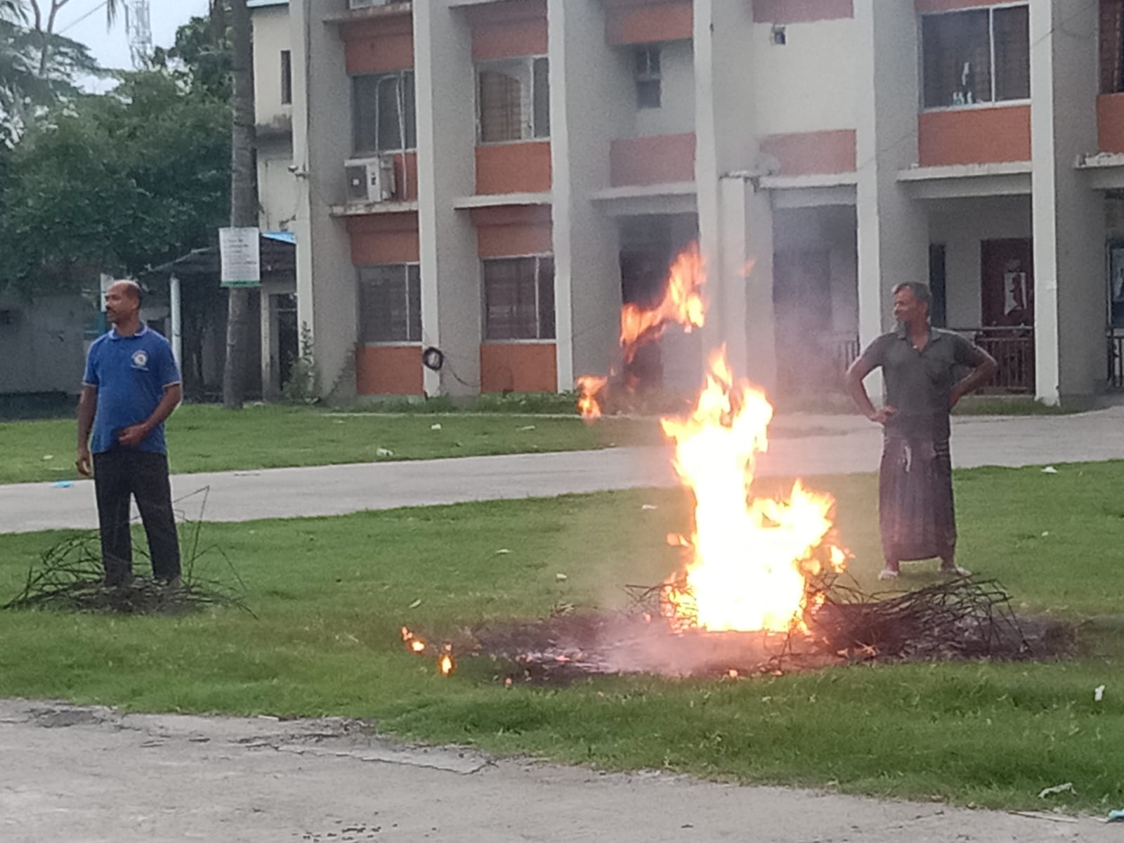 কোটালীপাড়ায় অভিযান চালিয়ে জব্দকৃত নিষিদ্ধ চায়না জাল ধ্বংস