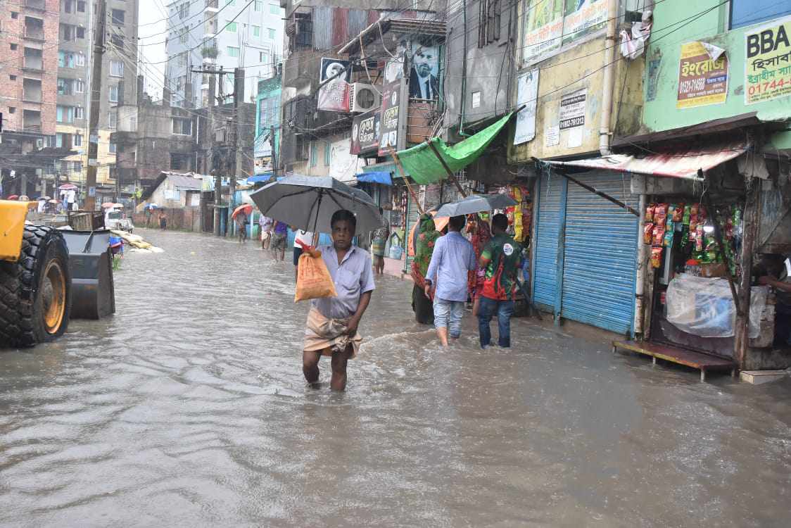 আশির্বাদের বৃষ্টি যেনো চট্টগ্রামের জন্য অভিশাপ