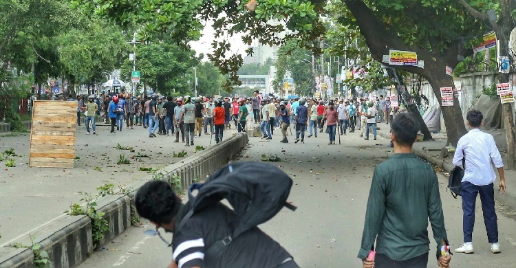 সায়েন্সল্যাবে কলেজ শিক্ষার্থীদের সঙ্গে ছাত্রলীগের সংঘর্ষ