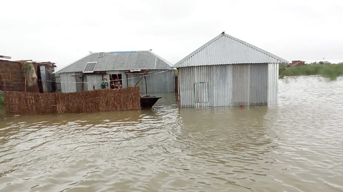 ব্রহ্মপুত্রতীরের নিম্নাঞ্চলে বন্যা, শতাধিক পরিবার পানিবন্দি