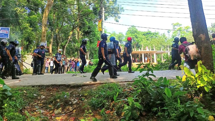 পুলিশের সঙ্গে কুবি শিক্ষার্থীদের সংঘর্ষ, সাংবাদিকসহ আহত ২৬