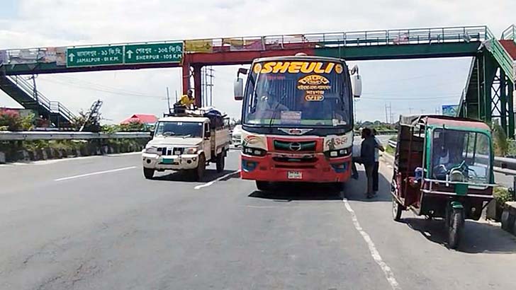 বঙ্গবন্ধু সেতু দিয়ে ১২ ঘণ্টায় ৭২৭৭ যানবাহন পারাপার