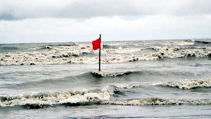 ৩ নম্বর সতর্ক সংকেত, ভারি বর্ষণের আভাস