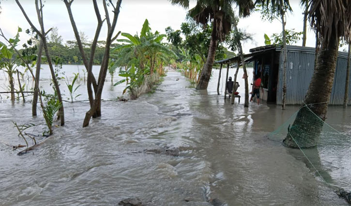 অস্বাভাবিক জোয়ারের পানিতে ডুবেছে লক্ষ্মীপুরের বিস্তৃীর্ণ জনপদ