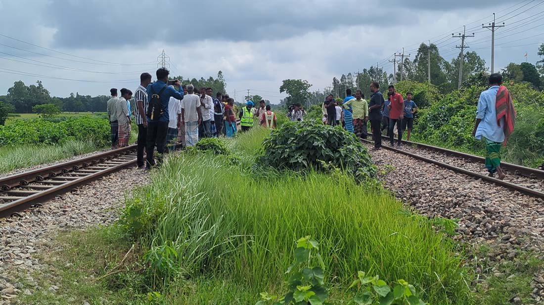 নরসিংদীতে ট্রেনে কাটা পড়ে ৫ জন নিহত