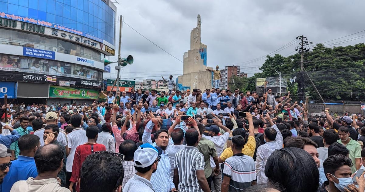 সংঘর্ষের পর নিউমার্কেট চত্ত্বর আ.লীগের দখলে