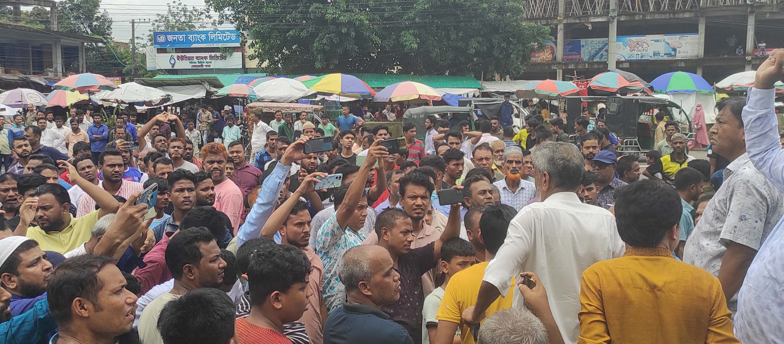 চন্দনাইশে বৈষম্যবিরোধী শিক্ষার্থীদের বিক্ষোভ, আহত ৩