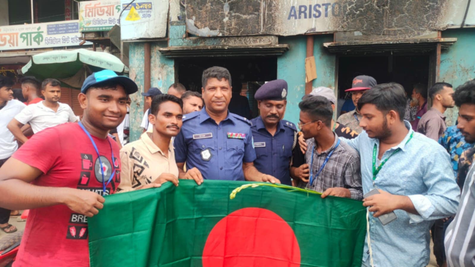 আশুলিয়ায় মহাসড়কে ফিরেছে ট্রাফিক পুলিশ