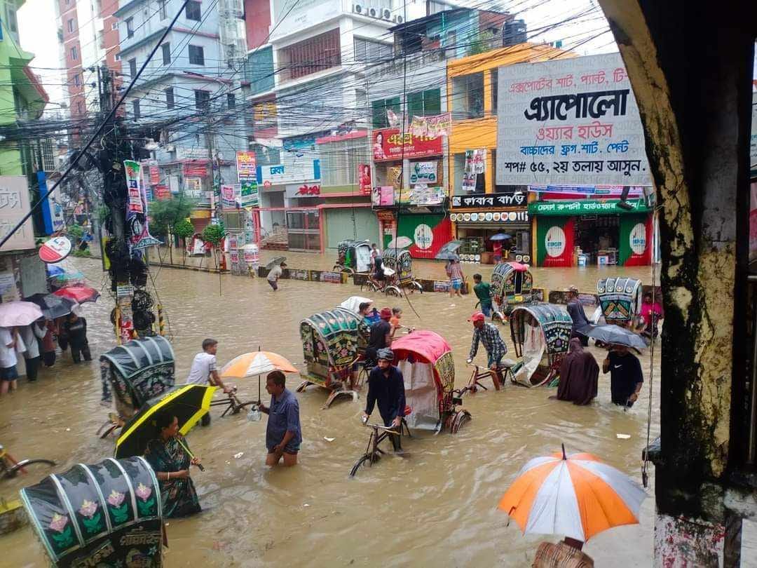 টানা বৃষ্টিতে ডুবলো চট্টগ্রাম