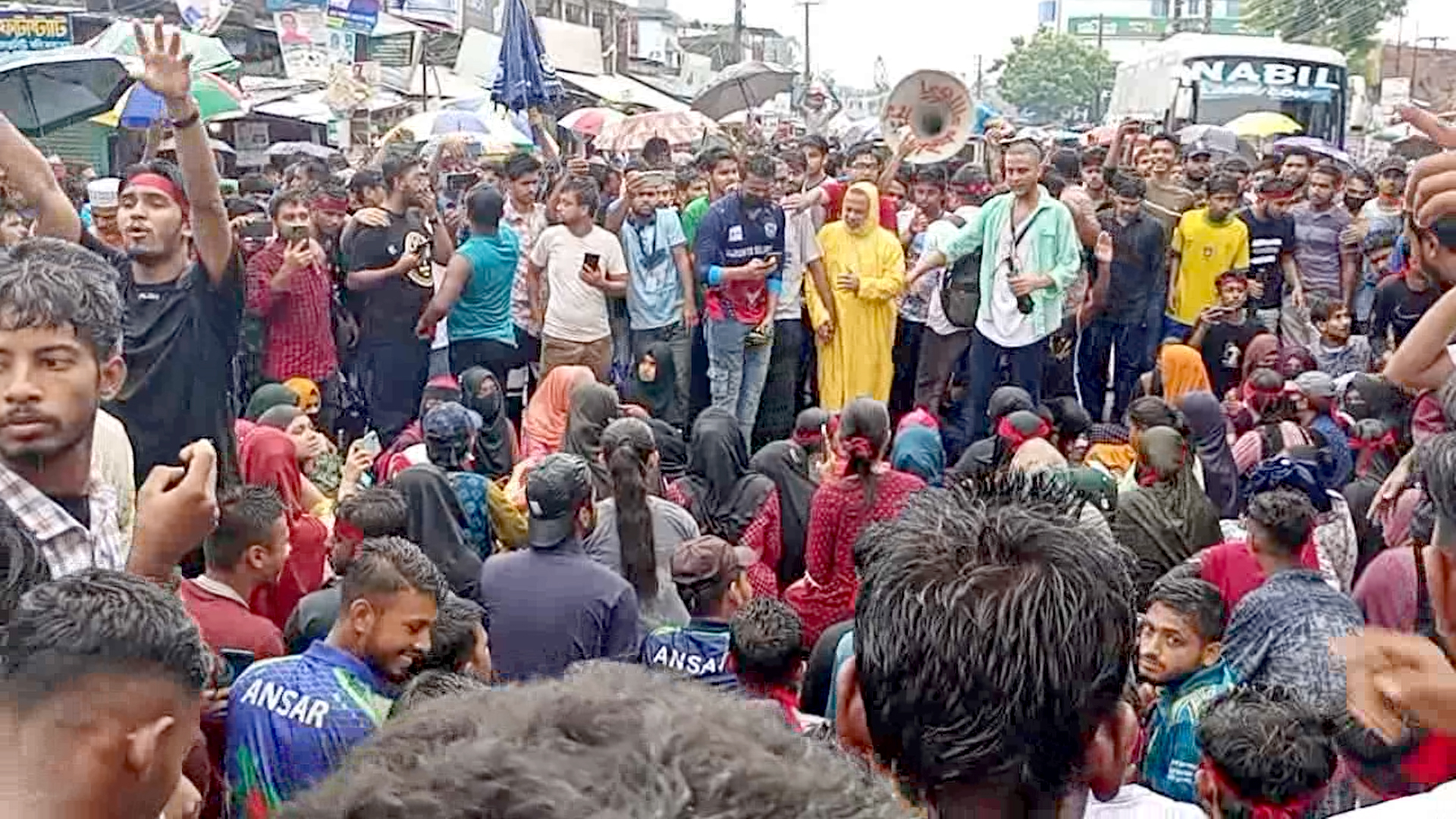 ফুলবাড়ীতে ছাত্র বৈষম্যবিরোধী আন্দোলনের বিক্ষোভ