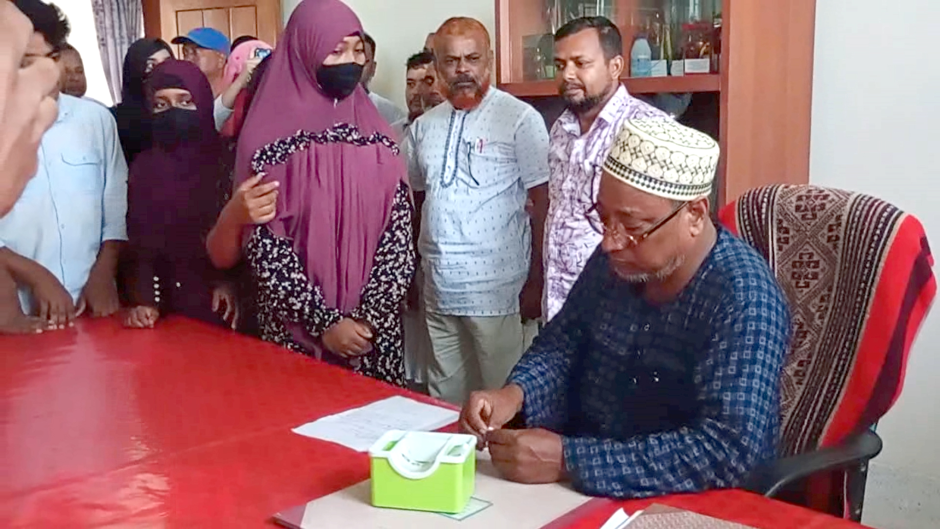 শিক্ষার্থীদের আন্দোলনের মুখে প্রধান শিক্ষকের পদত্যাগ