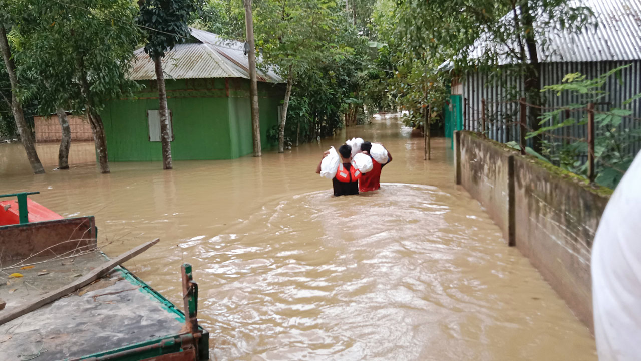 ১১ জেলায় বন্যা : মৃত্যু বেড়ে ৩১