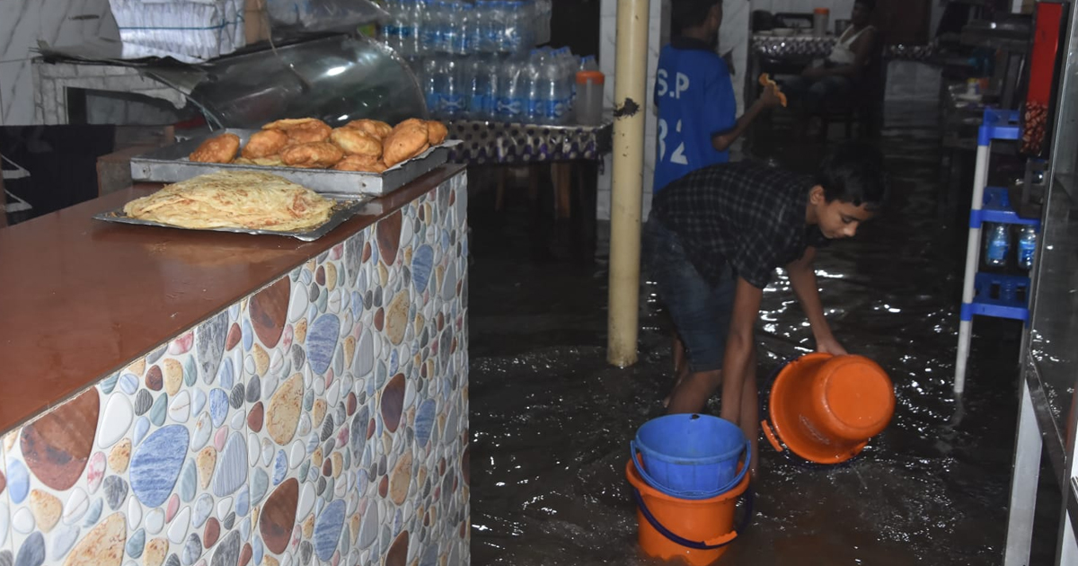 বৃষ্টিতে ডুবলো চট্টগ্রাম