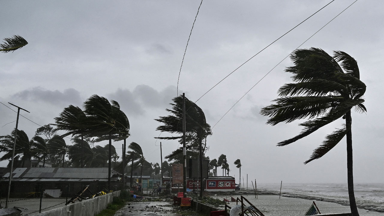 সন্ধ্যার মধ্যে ১০ অঞ্চলে ঝোড়ো বৃষ্টির আভাস