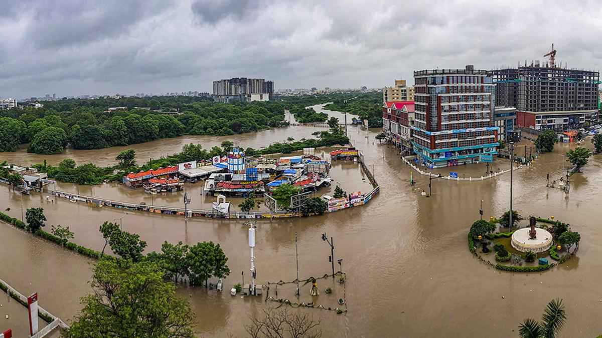 গুজরাটে ভয়াবহ বন্যা, নিহত ২৮