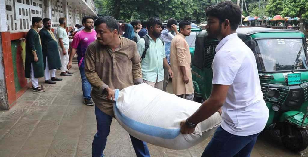 বন্যার্তদের জন্য ২৫ ট্রাক ত্রাণ পাঠিয়েছে বৈষম্যবিরোধী ছাত্র আন্দোলন