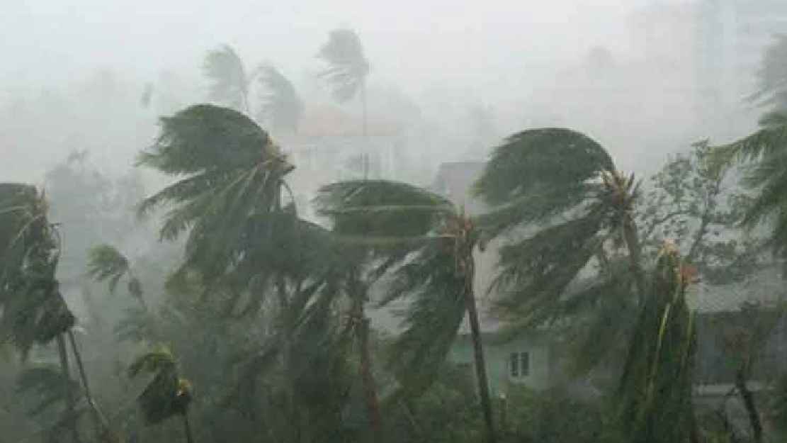 ৬০ কিমি বেগে ঝড়ের আভাস, ঢাকাসহ ১৩ জেলায় সতর্ক সংকেত