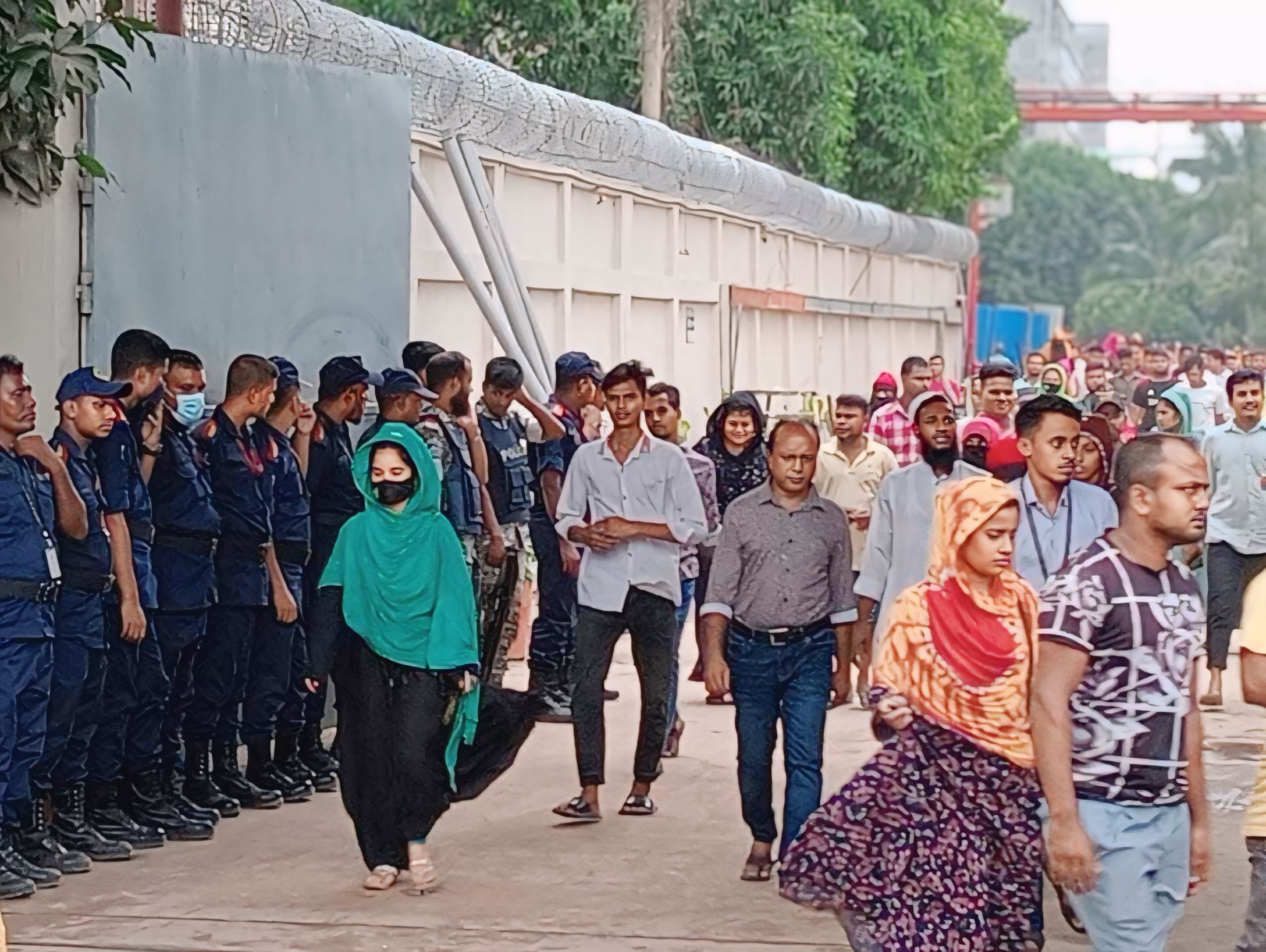 কারখানায় হামলা, ভাংচুর ও লুটপাটের ঘটনায় ৬ মামলা