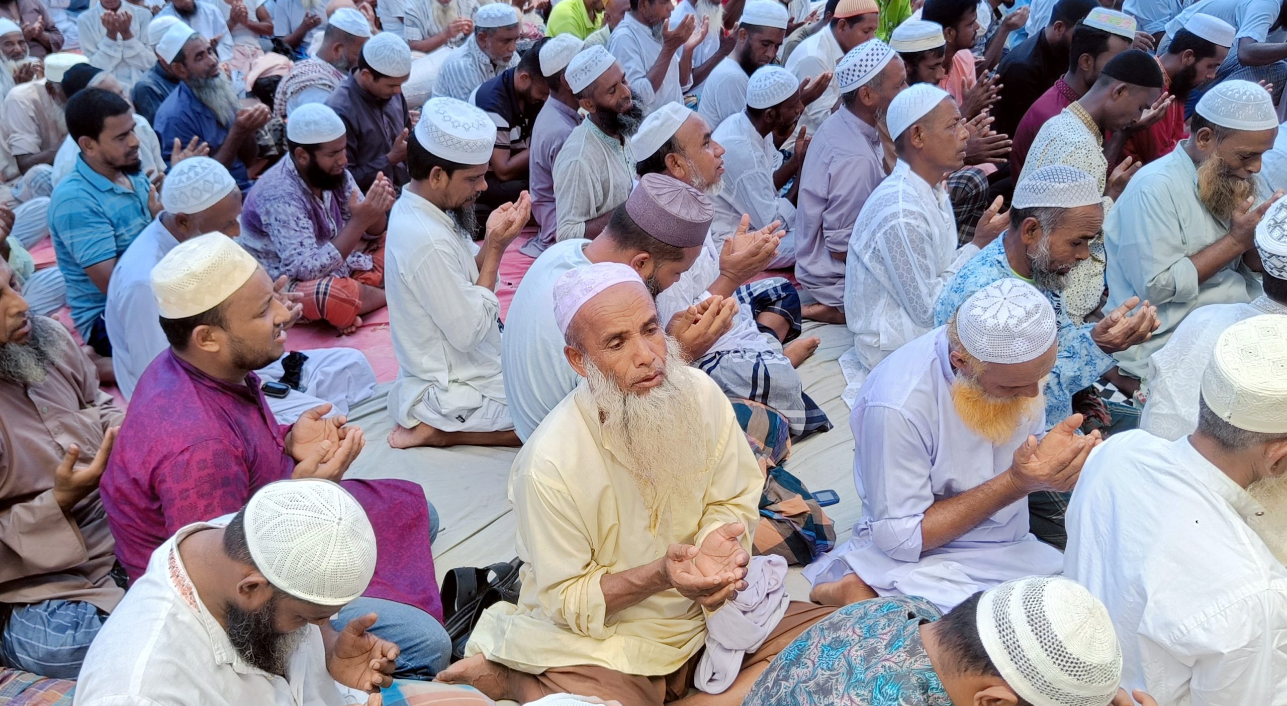 দিনাজপুরে আখেরী মোনাজাতের মধ্যদিয়ে জেলা ইজতেমা সম্পন্ন