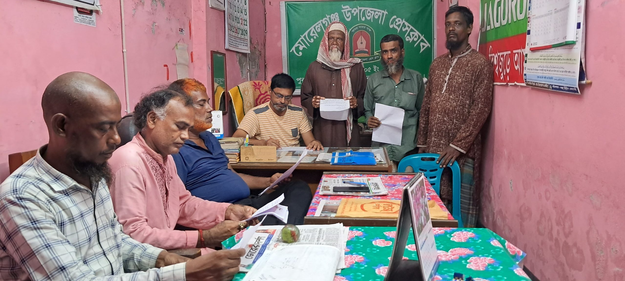 মোরেলগঞ্জে জমি জবরদখল ভাইয়ের পরিবারের সংবাদ সম্মেলন