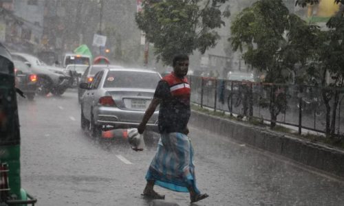 সারা দেশে বৃষ্টিপাতের আভাস, বন্দরে ৩ নম্বর সংকেত