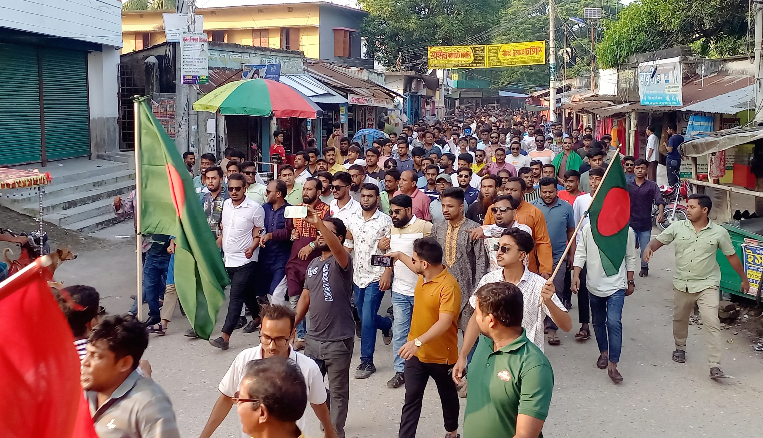 সিংড়ায় ছাত্রদলের আনন্দ মিছিল