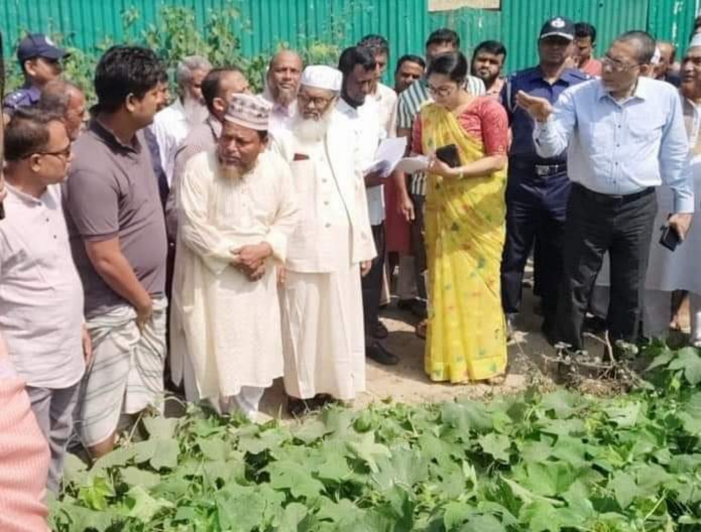 চন্দনাইশ উপজেলা মডেল মসজিদের স্থান পরিদর্শনে ধর্ম উপদেষ্টা